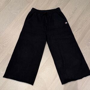 Black Wide-Leg cropped Pants